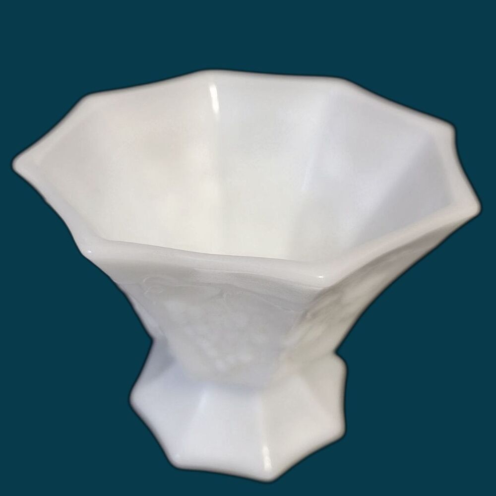 Pedestal Milk‎ Glass Candy Bowl Harvest Grape Pattern Vintage Anchor Hocking  5"